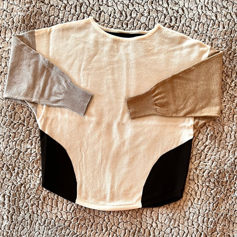 Aaeda Colorblock 3/4 Sleeve Sweater